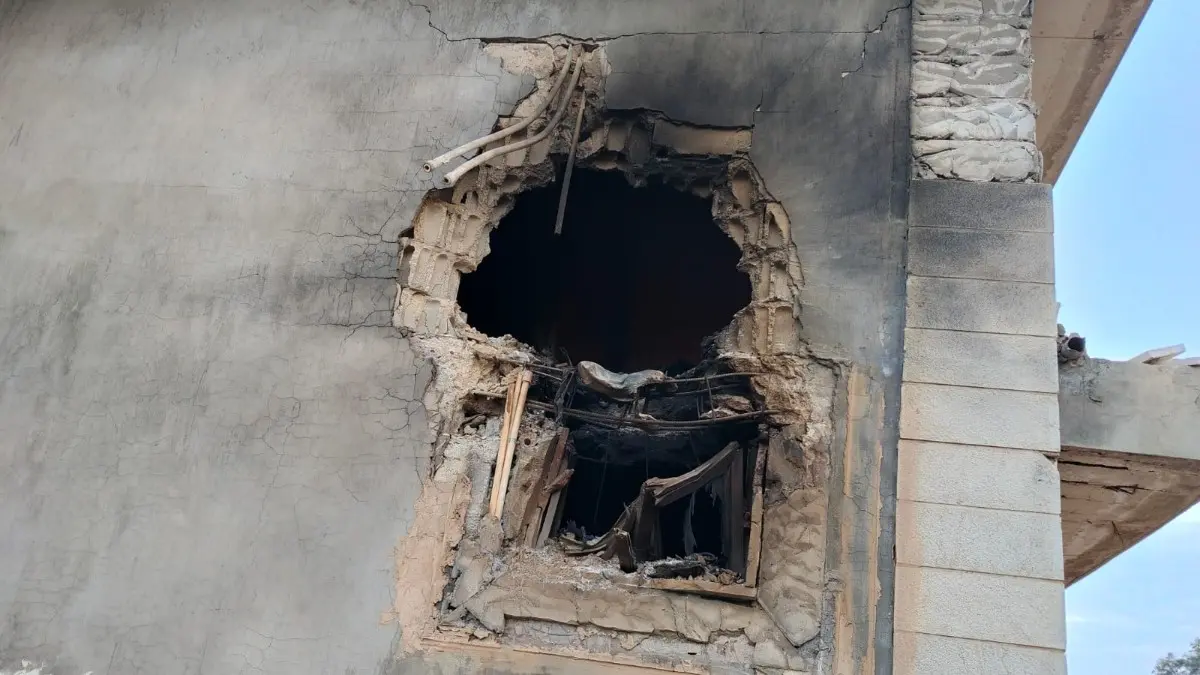 قذائف مدفعية معادية على ديرميماس ليلا واحتراق منزل