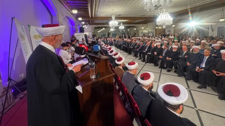 رئيس الحكومة وصل الى مسجد الامين للمشاركة في احتفال ذكرى المولد: نرجو ان تحمل الأيام المقبلة لوطننا الأمن والاستقرار وعودة اهلنا الى أرضهم
