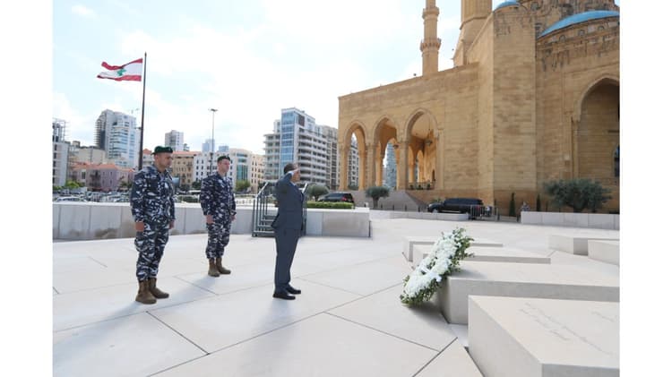 ممثل الحجار وضع اكليلا على ضريح الشهيد وسام الحسن: عهدنا مواصلة العمل لحماية المواطنين وترسيخ سلطة الدولة وسيادتها